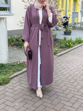 Lade das Bild in den Galerie-Viewer, Abaya with Belt
