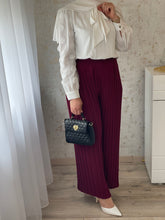 Lade das Bild in den Galerie-Viewer, Plissierte trouser
