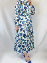 Lade das Bild in den Galerie-Viewer, Floral silky dress
