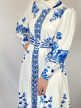 Lade das Bild in den Galerie-Viewer, Royal maxi silky dress
