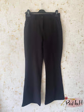 Lade das Bild in den Galerie-Viewer, Flare Black Pants
